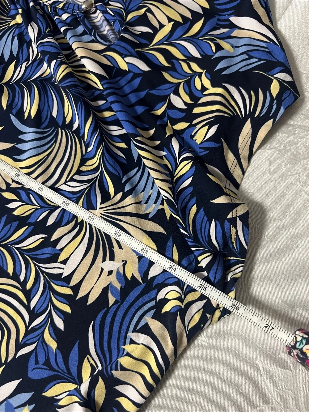 Carmen Marc Valvo Navy, Blue & Cream Leaf-Print Short Sleeve Top - Picture 5 of 8